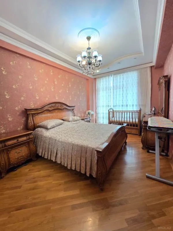 Satılır 3 otaqlı mənzil 125 m²