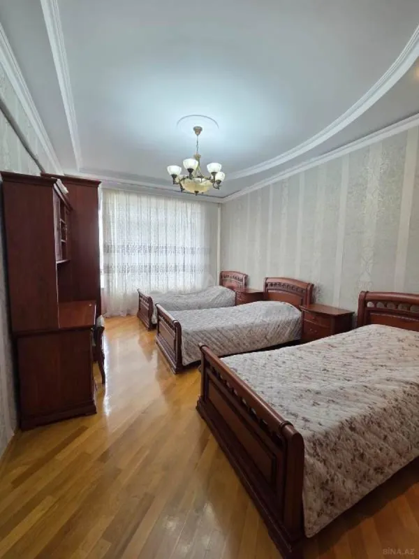 Satılır 3 otaqlı mənzil 125 m²