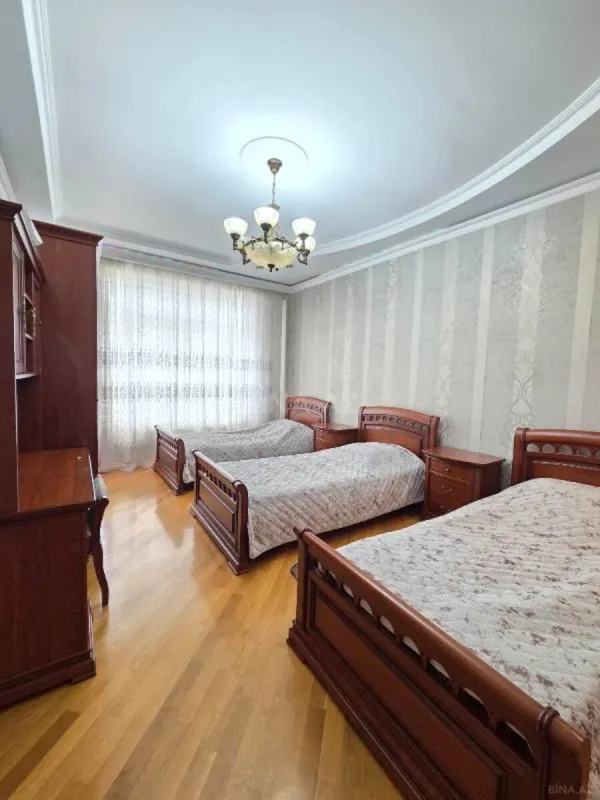 Satılır 3 otaqlı mənzil 125 m²