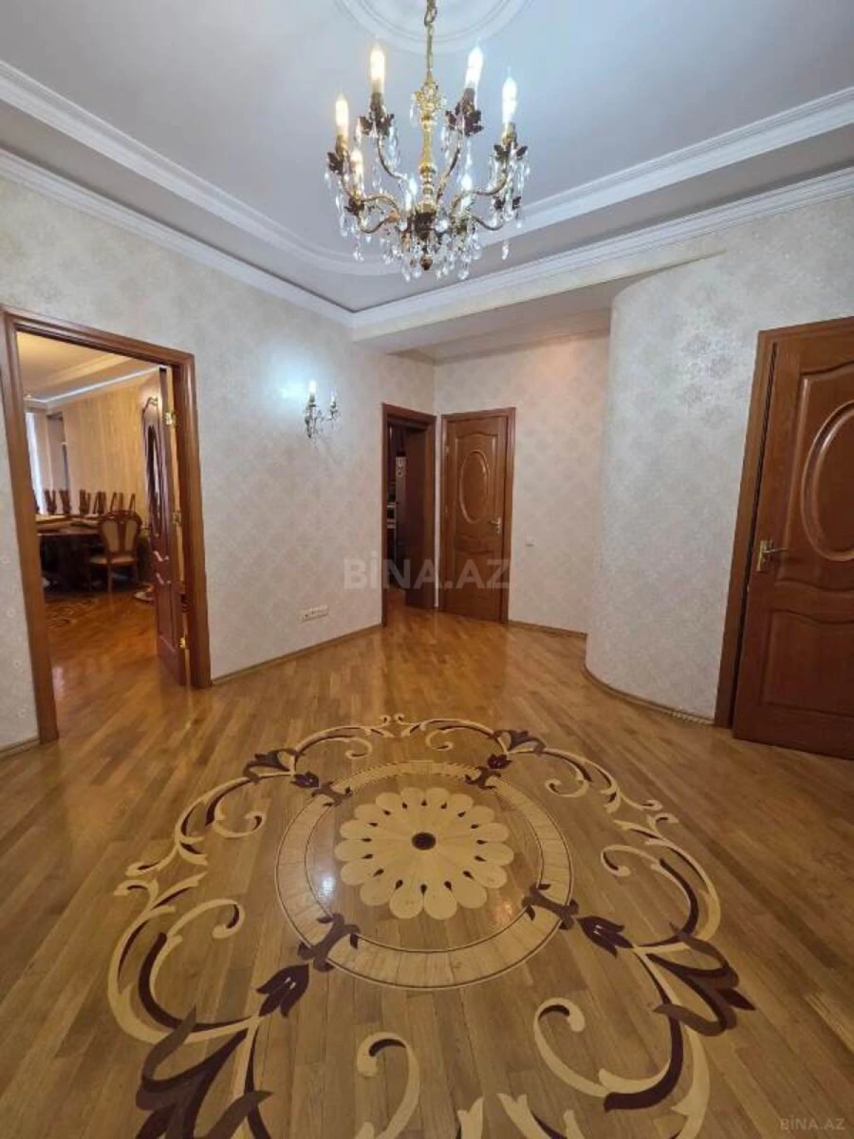 Satılır 3 otaqlı mənzil 125 m²