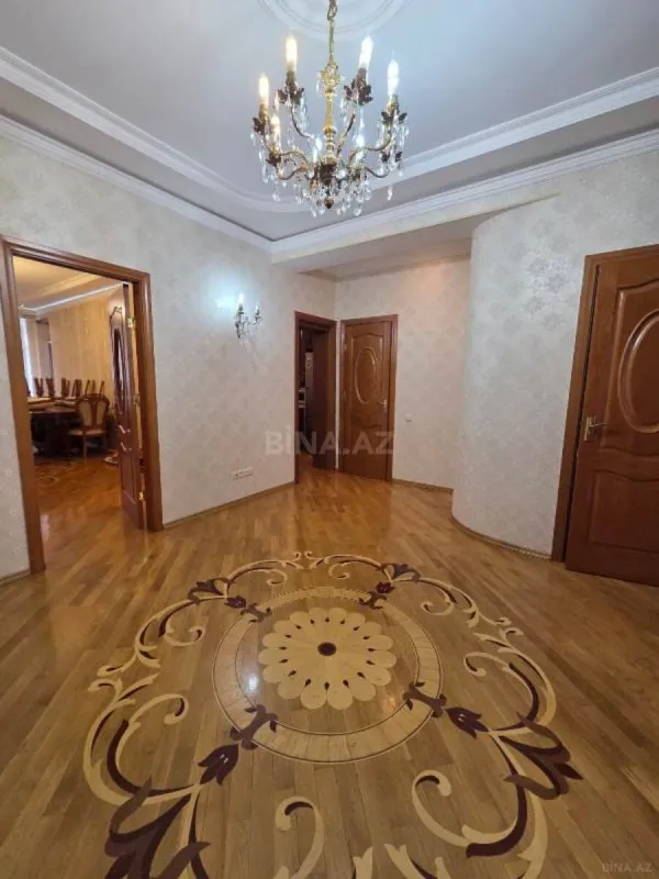 Satılır 3 otaqlı mənzil 125 m²