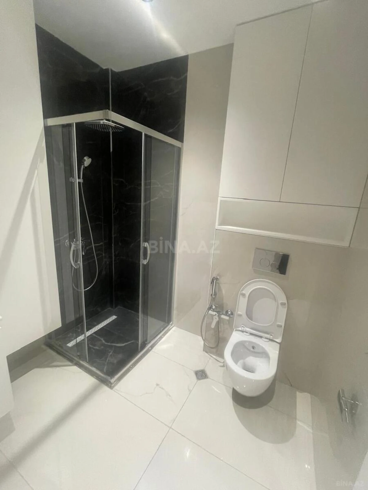 Kirayə verilir 2 otaqlı mənzil 117 m²
