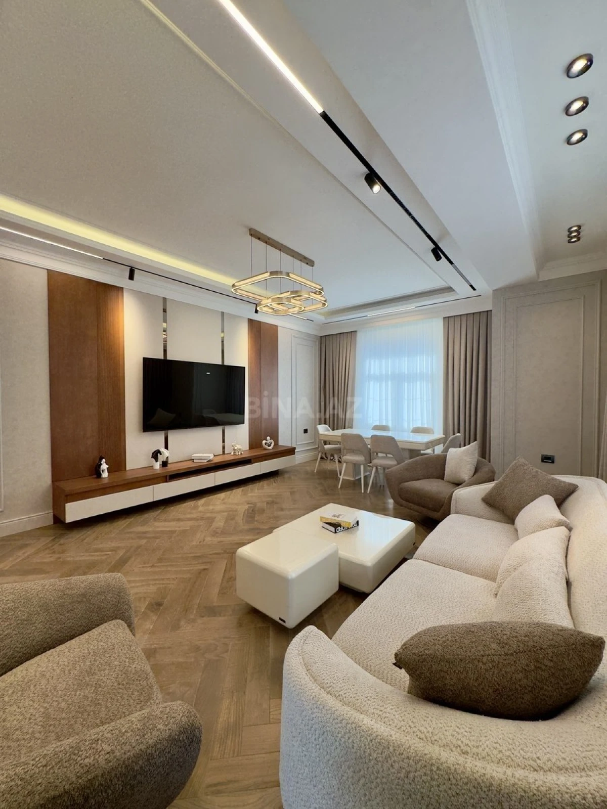 Satılır 4 otaqlı mənzil 165 m²