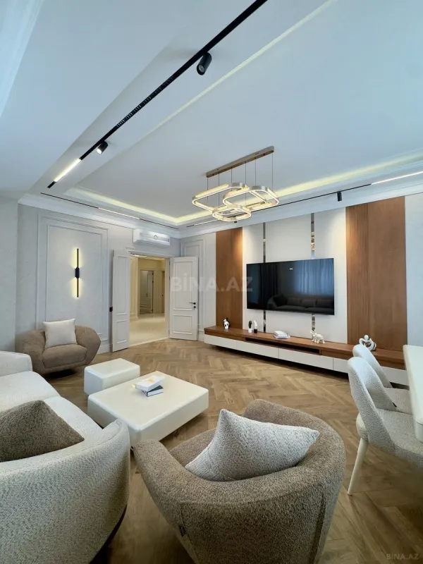 Satılır 4 otaqlı mənzil 165 m²