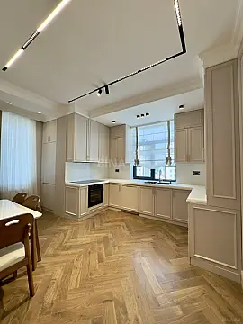 Satılır 4 otaqlı mənzil 165 m²