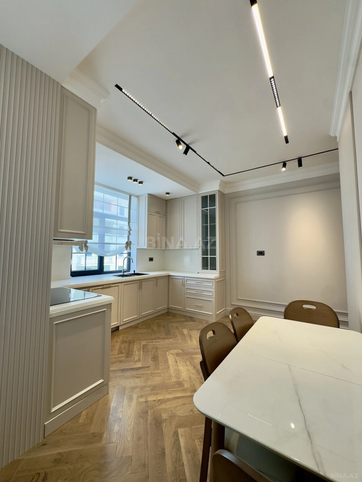 Satılır 4 otaqlı mənzil 165 m²