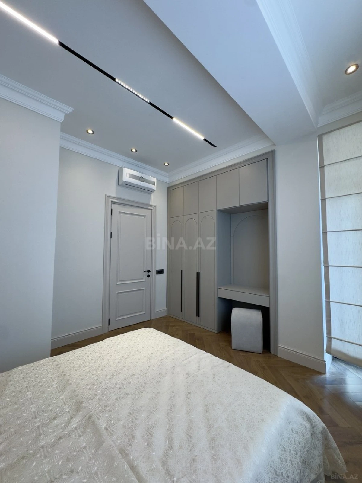 Satılır 4 otaqlı mənzil 165 m²