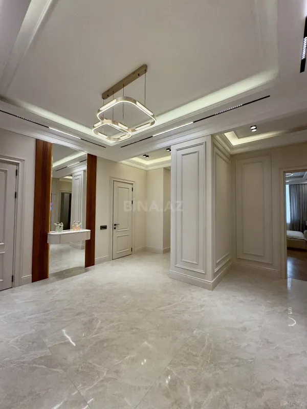 Satılır 4 otaqlı mənzil 165 m²
