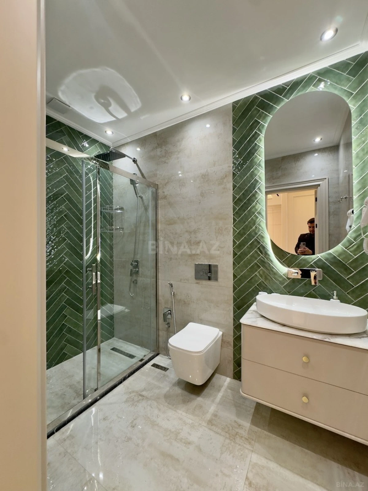 Satılır 4 otaqlı mənzil 165 m²