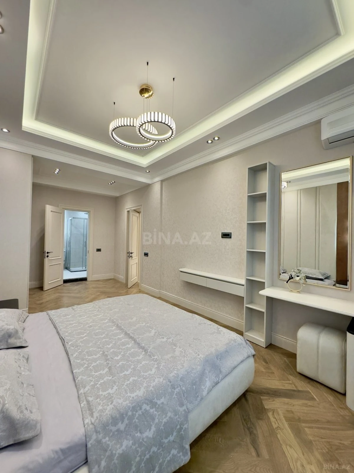 Satılır 4 otaqlı mənzil 165 m²