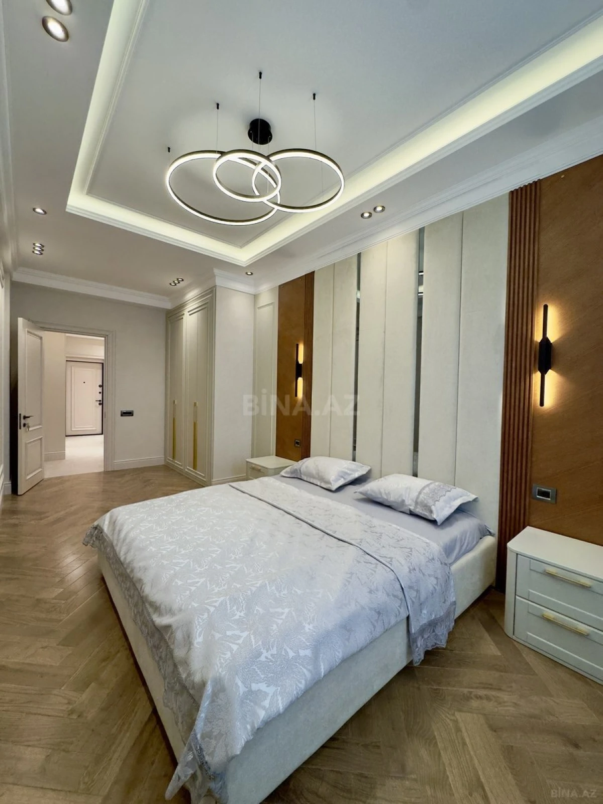 Satılır 4 otaqlı mənzil 165 m²