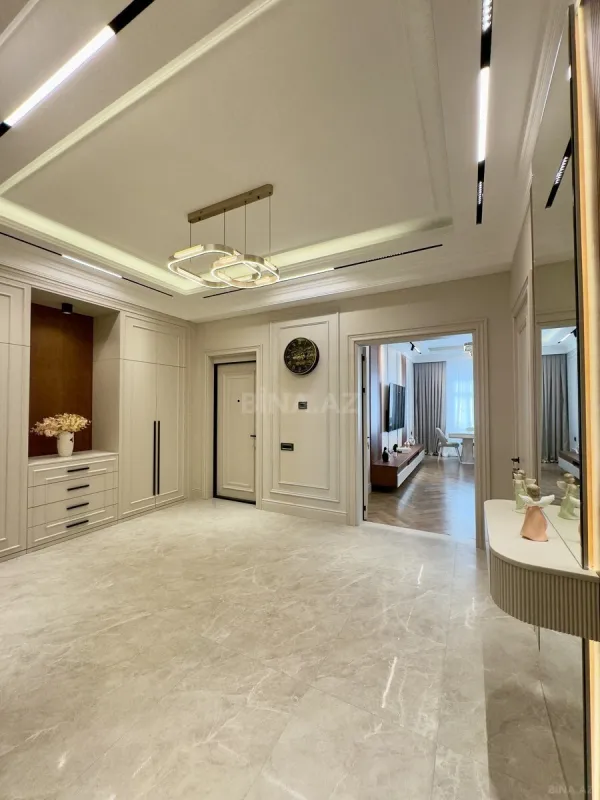Satılır 4 otaqlı mənzil 165 m²