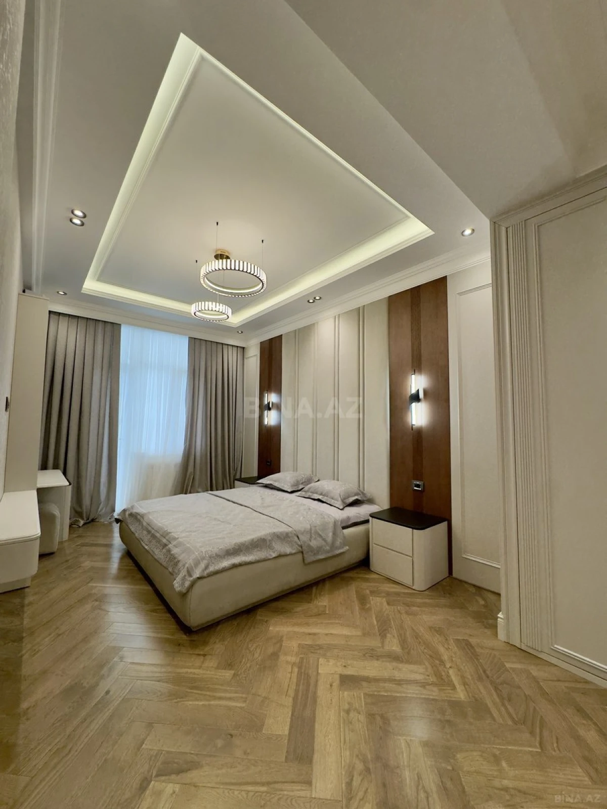 Satılır 4 otaqlı mənzil 165 m²