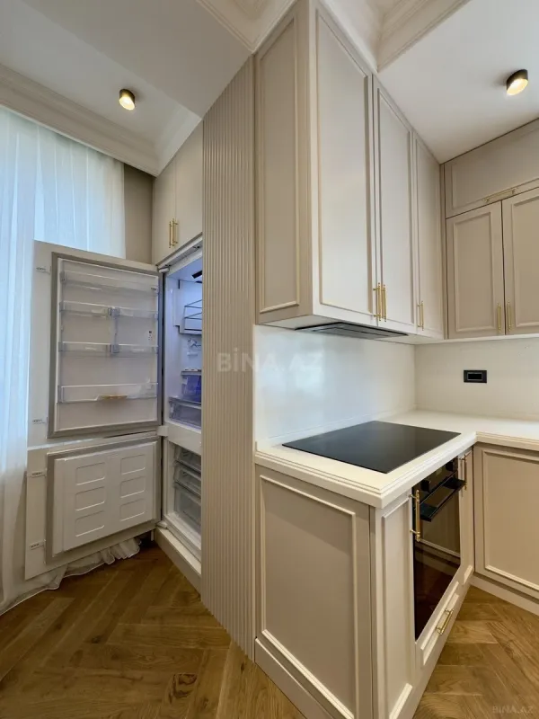 Satılır 4 otaqlı mənzil 165 m²