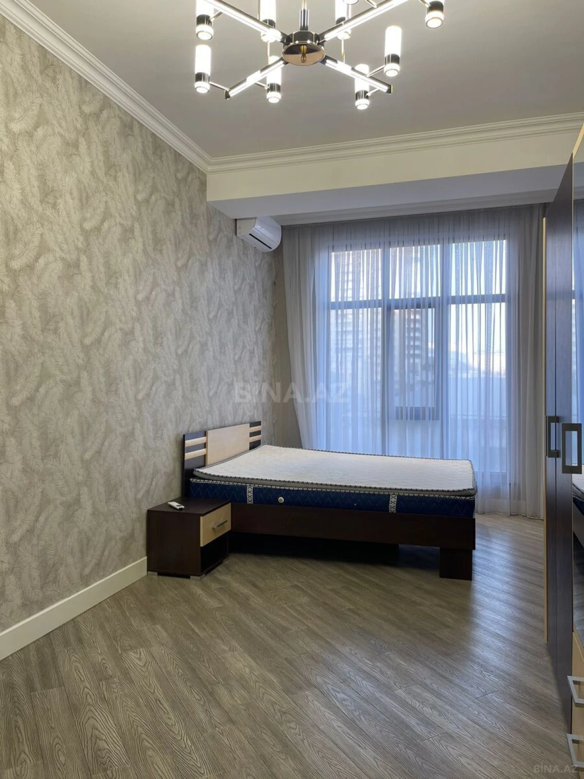 Kirayə verilir 3 otaqlı mənzil 130 m²