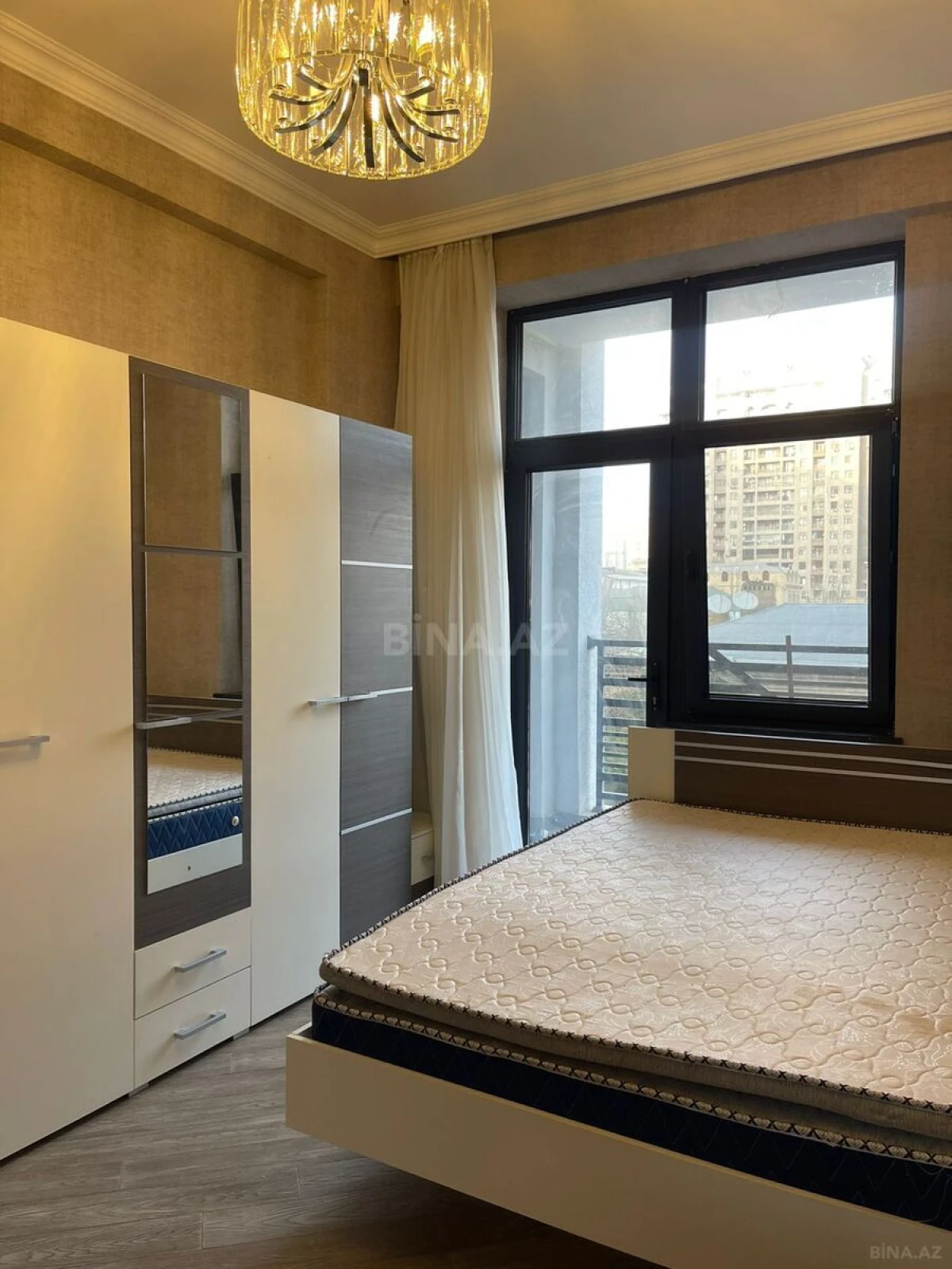 Kirayə verilir 3 otaqlı mənzil 130 m²