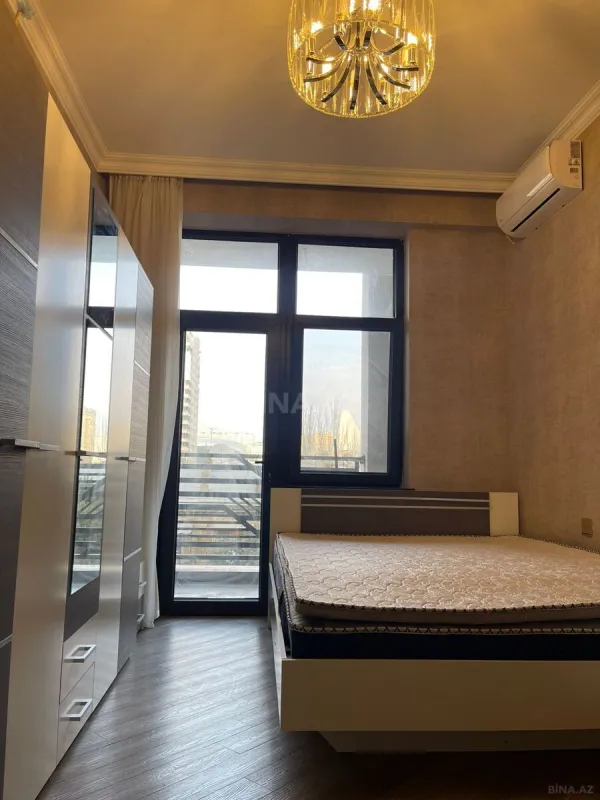 Kirayə verilir 3 otaqlı mənzil 130 m²