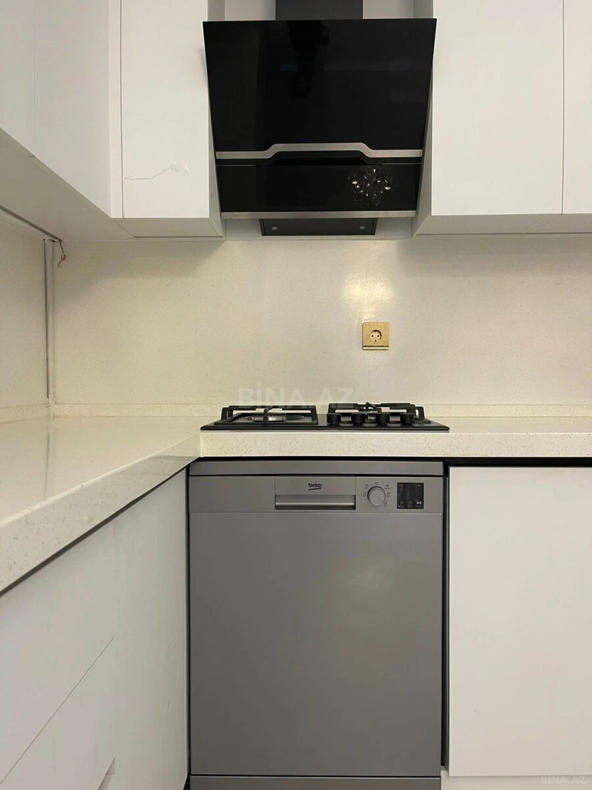 Kirayə verilir 3 otaqlı mənzil 130 m²