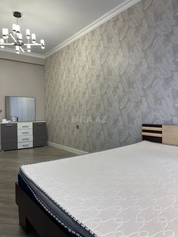Kirayə verilir 3 otaqlı mənzil 130 m²
