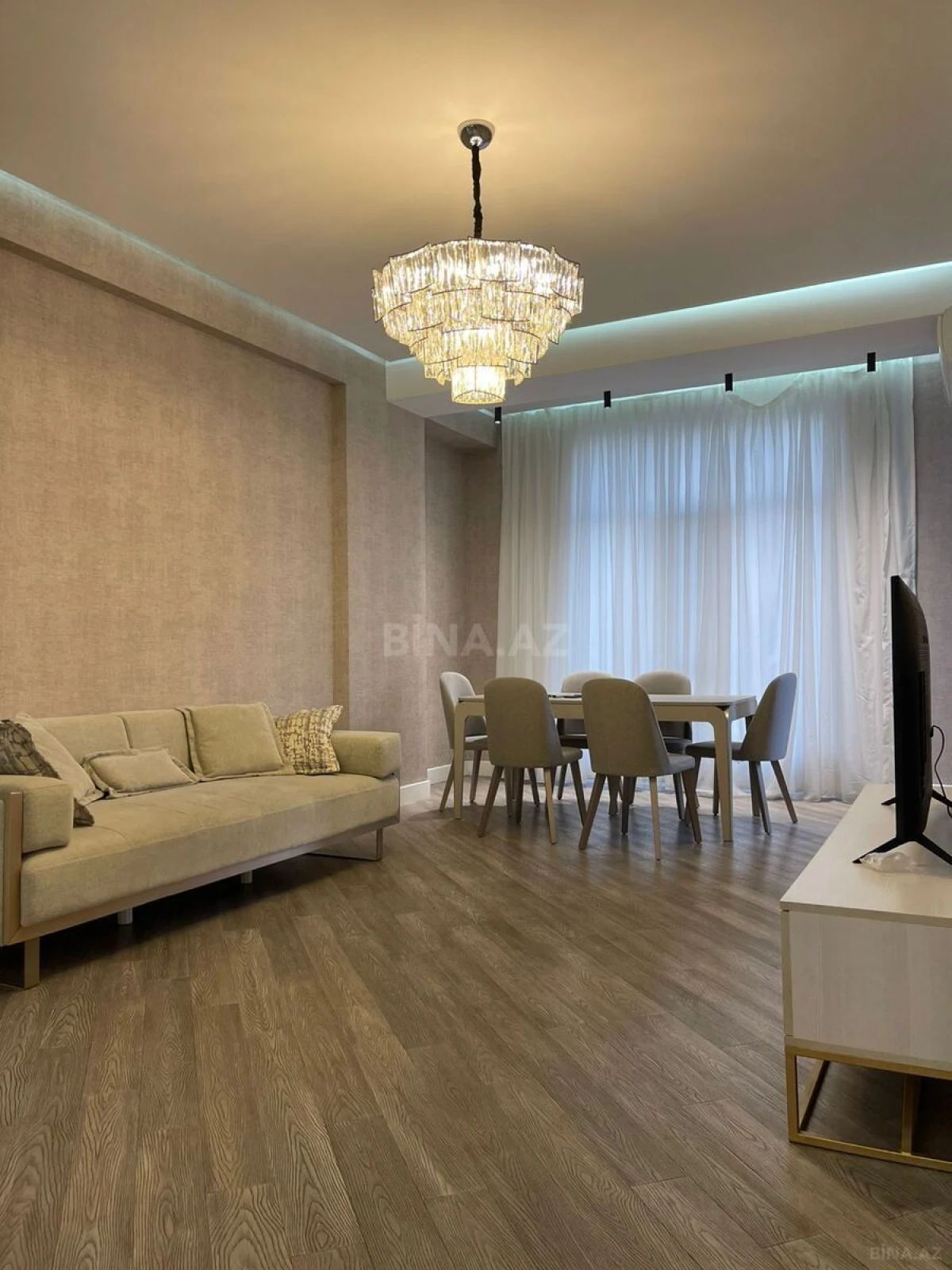 Kirayə verilir 3 otaqlı mənzil 130 m²