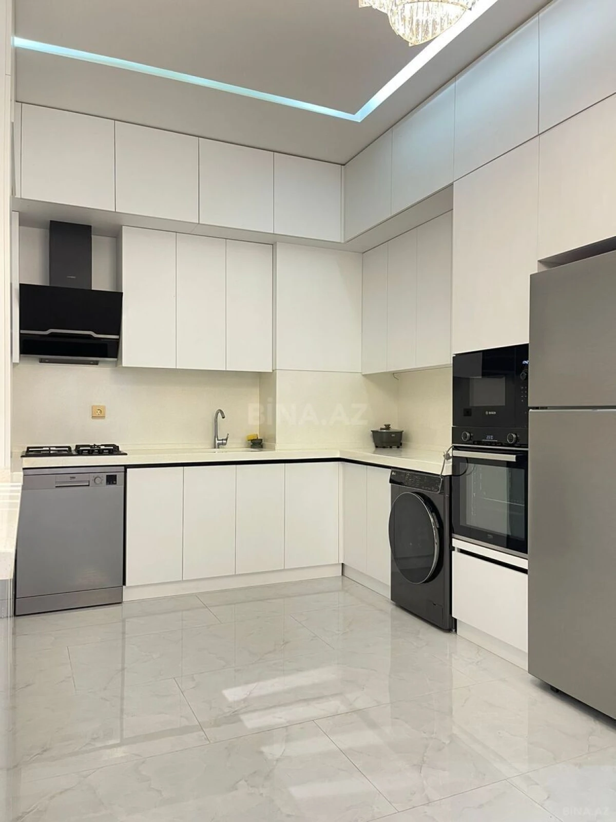Kirayə verilir 3 otaqlı mənzil 130 m²