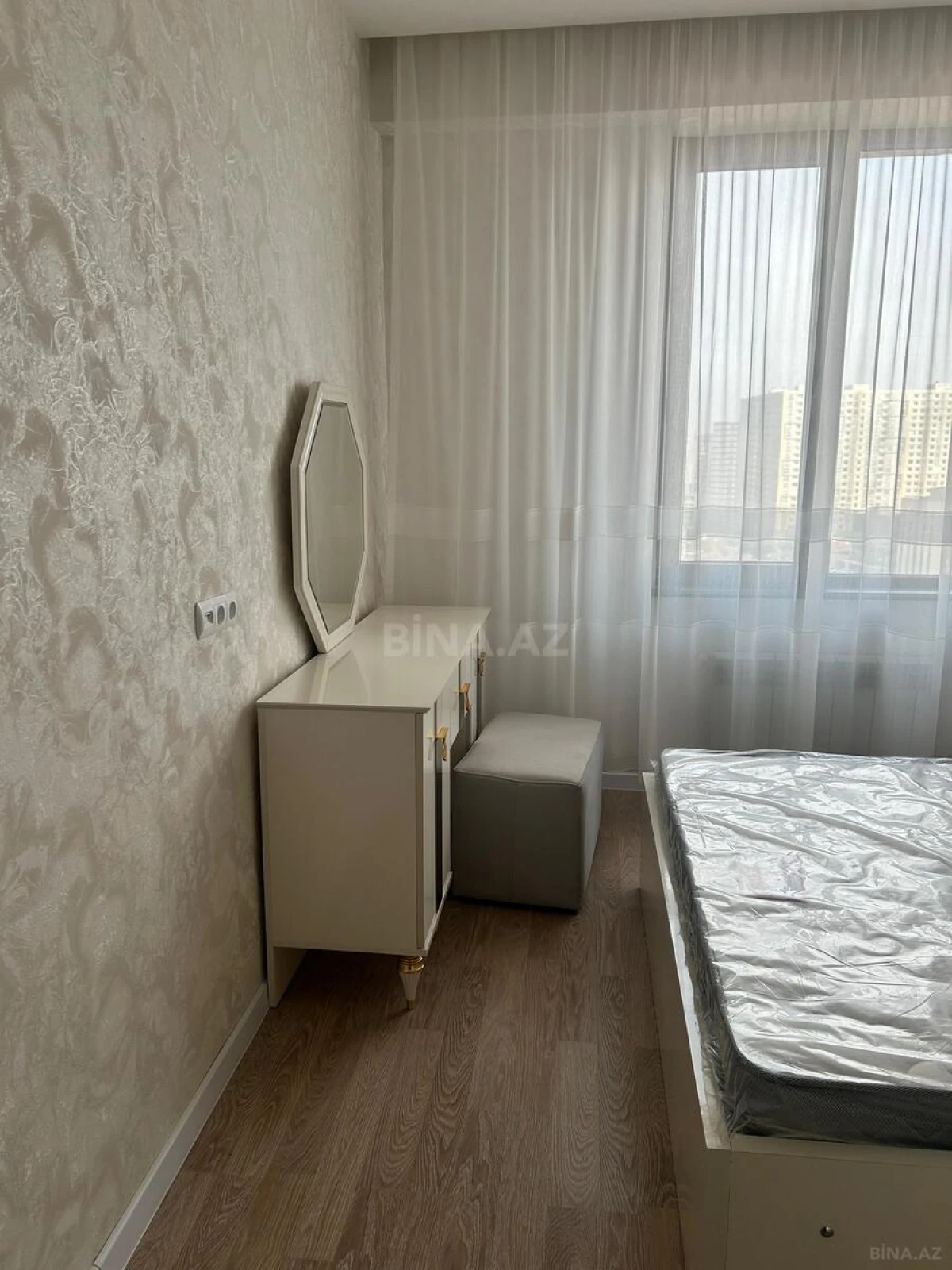 Kirayə verilir 2 otaqlı mənzil 77 m²