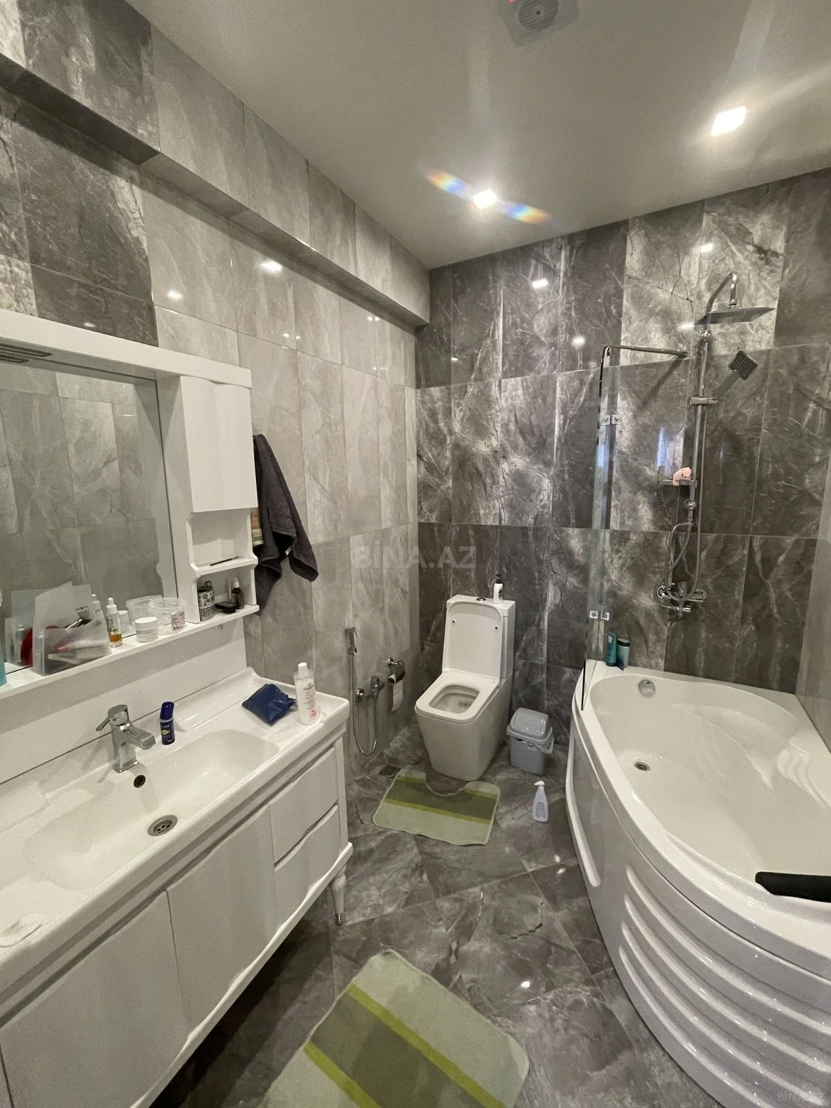 Kirayə verilir 2 otaqlı mənzil 96 m²