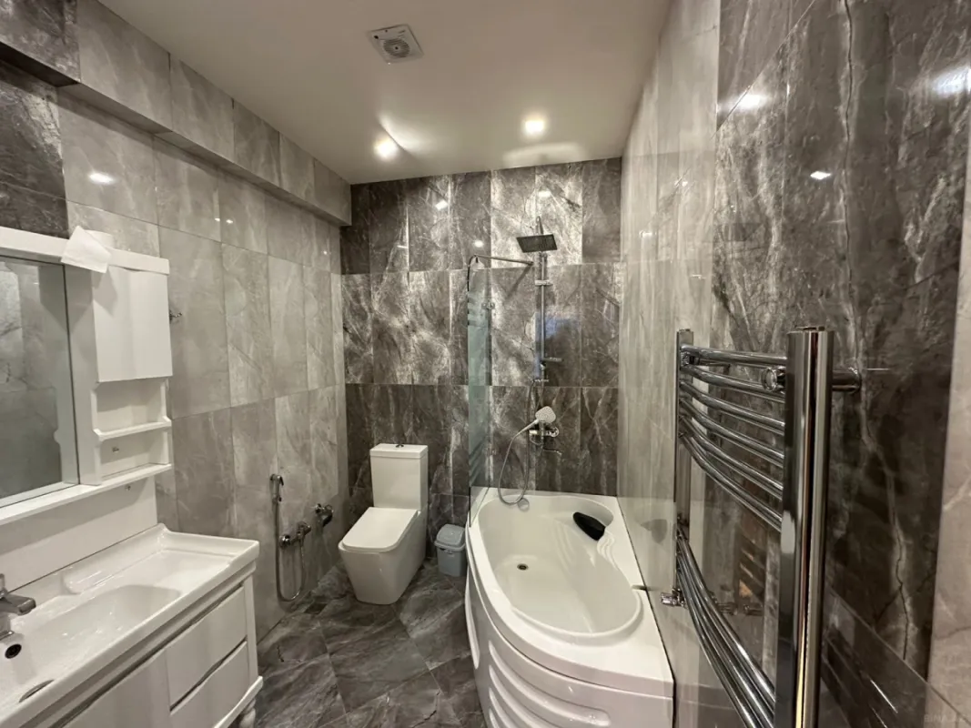 Kirayə verilir 2 otaqlı mənzil 96 m²