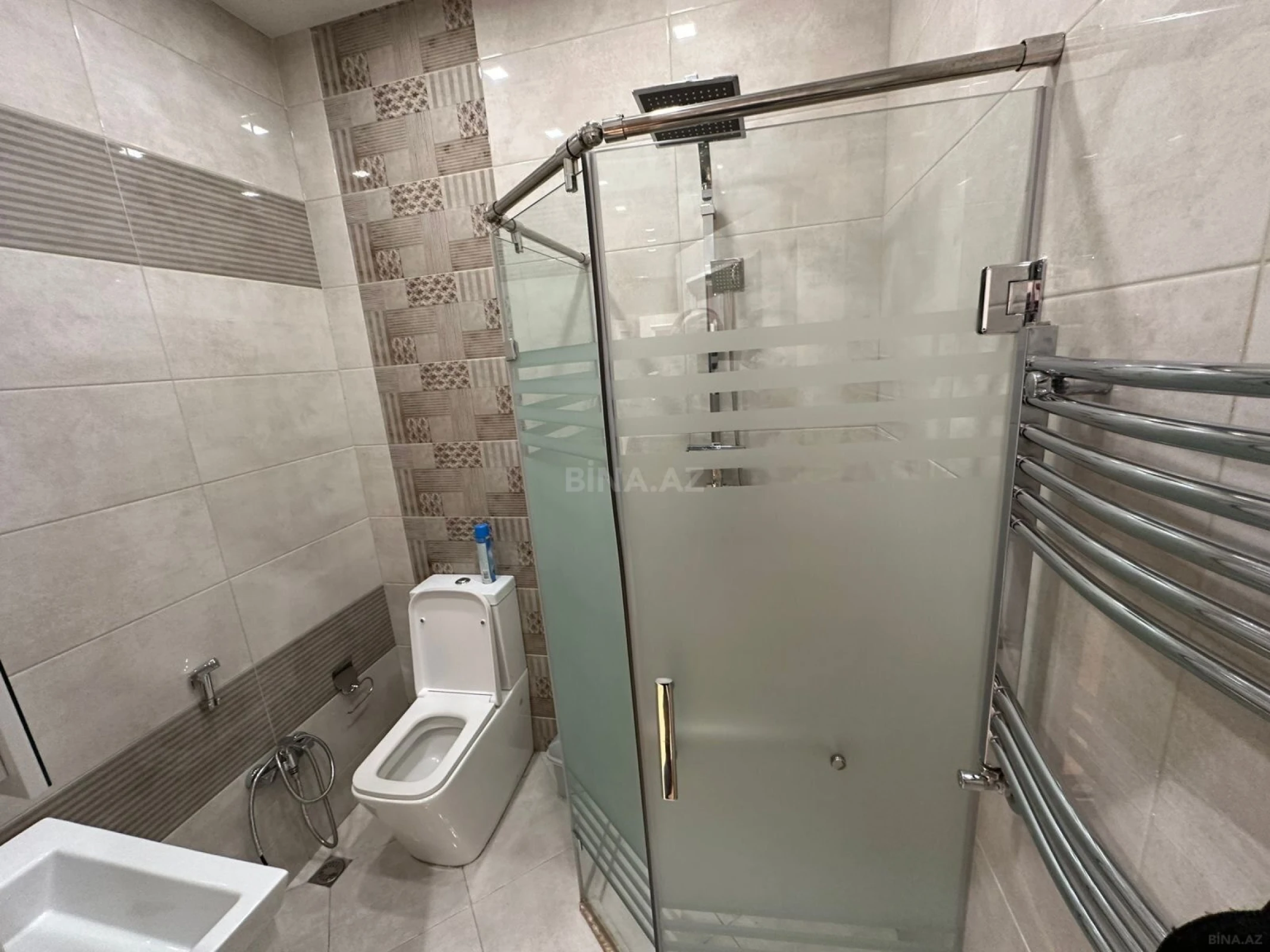 Kirayə verilir 2 otaqlı mənzil 96 m²