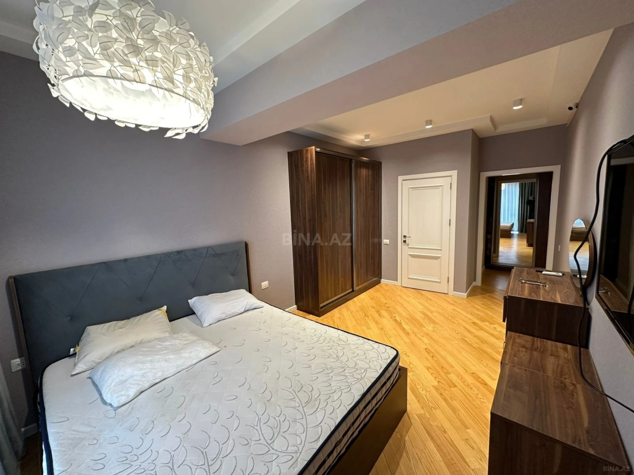 Kirayə verilir 2 otaqlı mənzil 96 m²