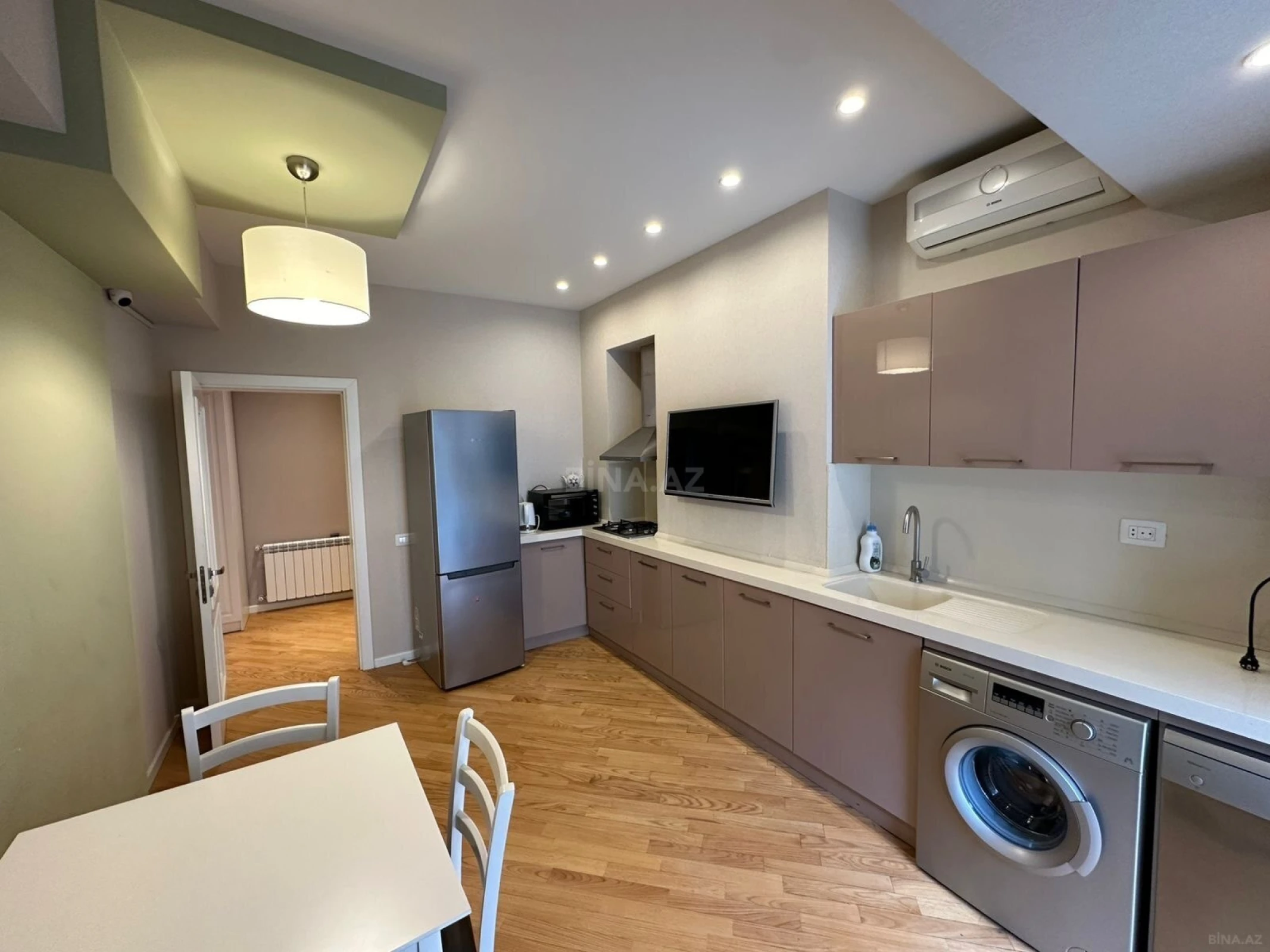 Kirayə verilir 2 otaqlı mənzil 96 m²