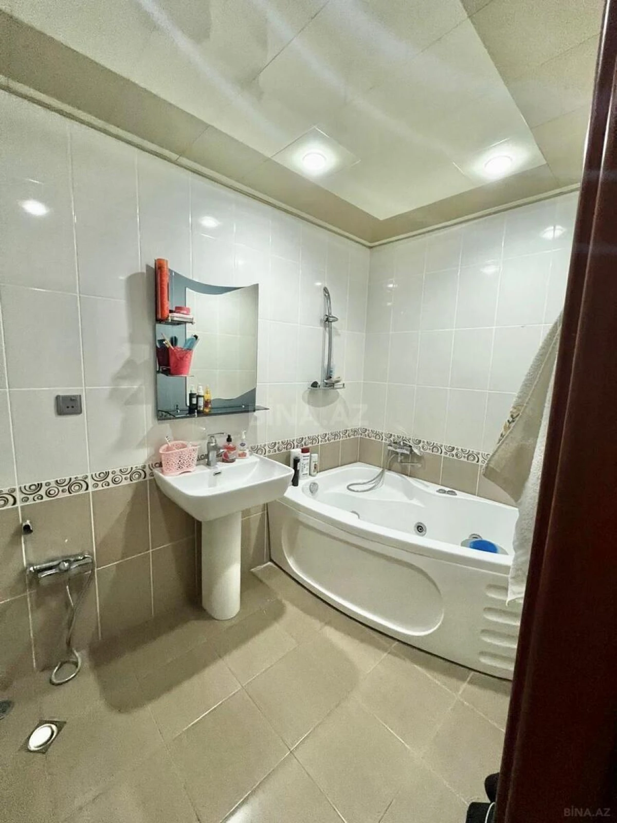 Satılır 3 otaqlı mənzil 130 m²