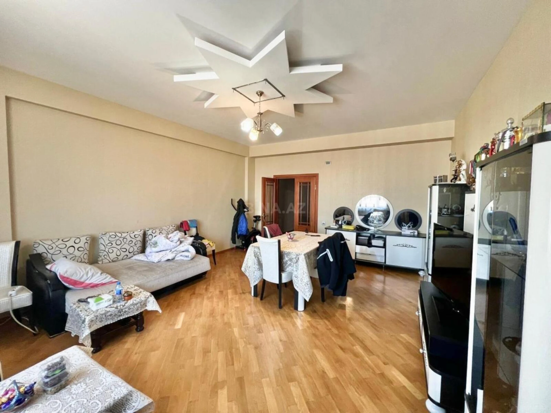 Satılır 3 otaqlı mənzil 130 m²