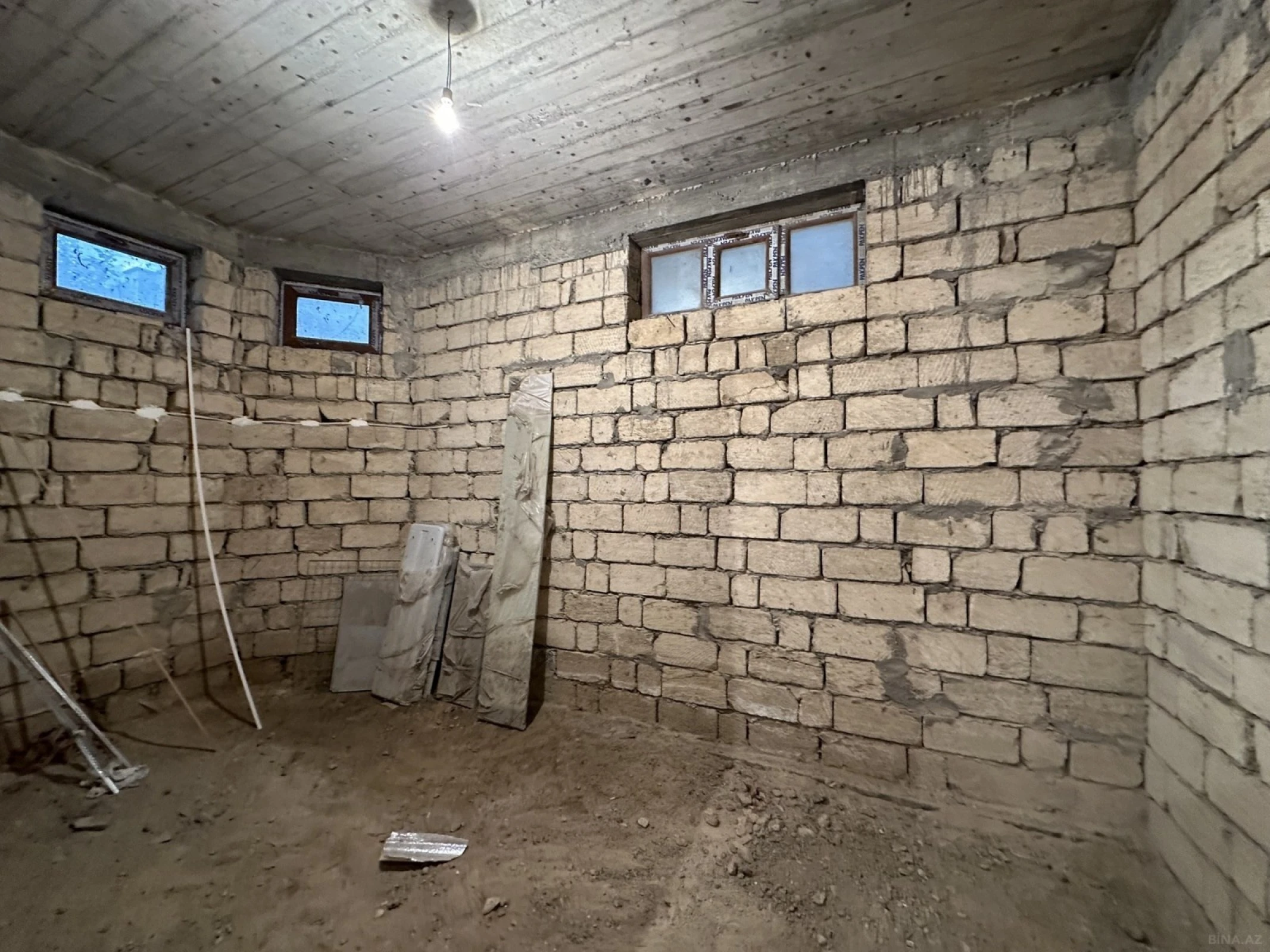 Satılır 8 otaqlı həyət evi 354 m²