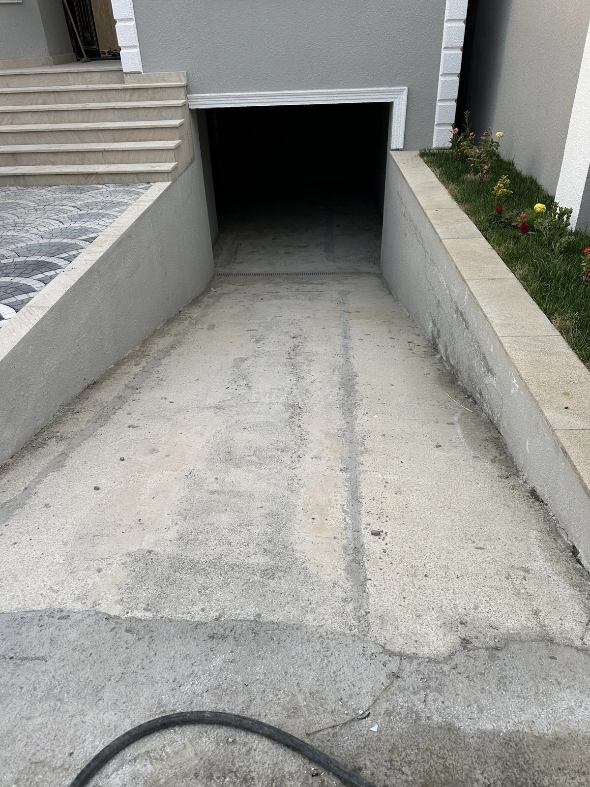 Satılır 8 otaqlı həyət evi 354 m²