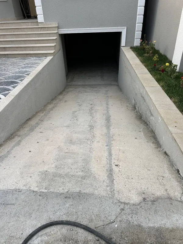 Satılır 8 otaqlı həyət evi 354 m²