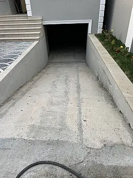 Satılır 8 otaqlı həyət evi 354 m²