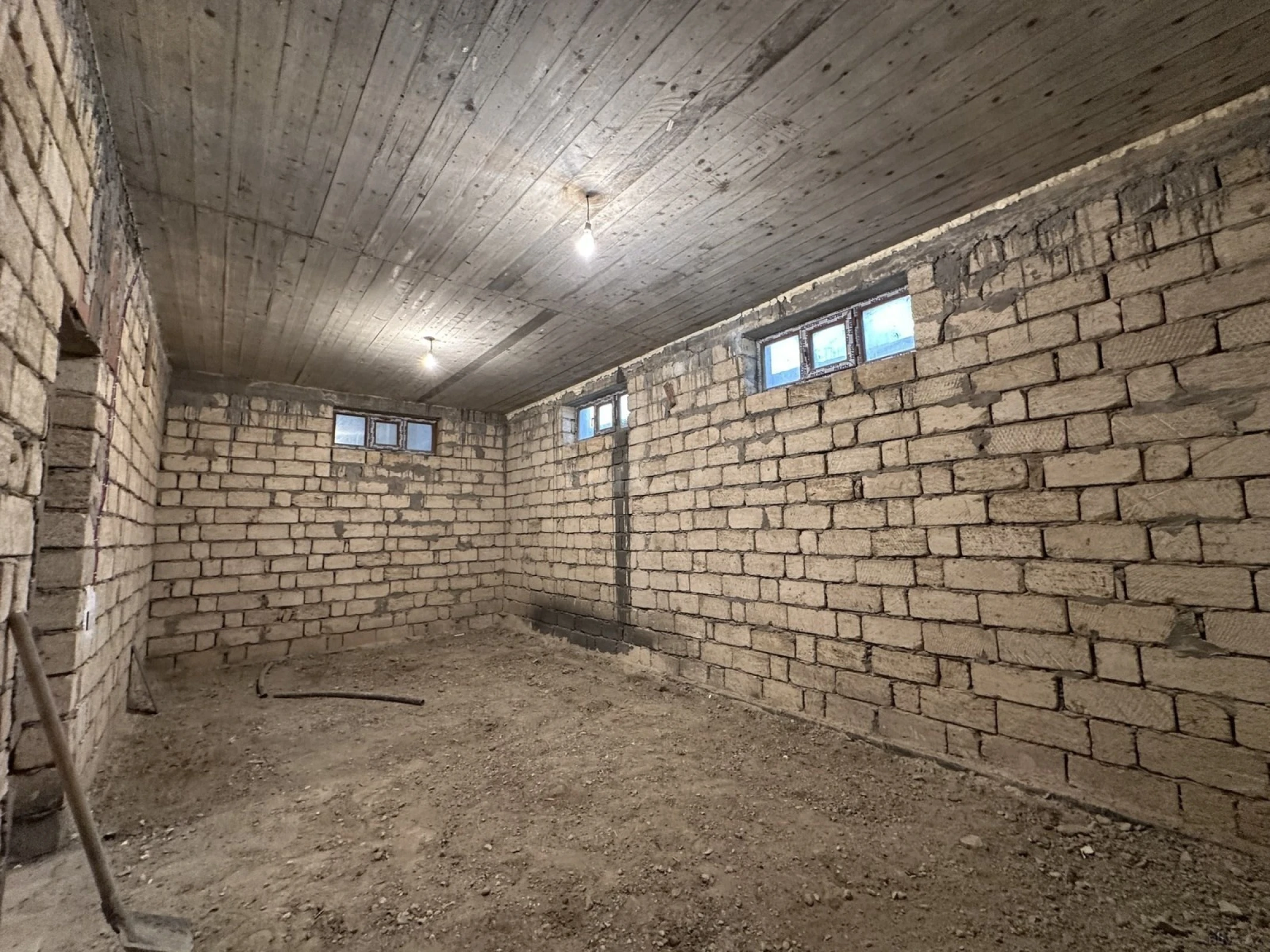 Satılır 8 otaqlı həyət evi 354 m²