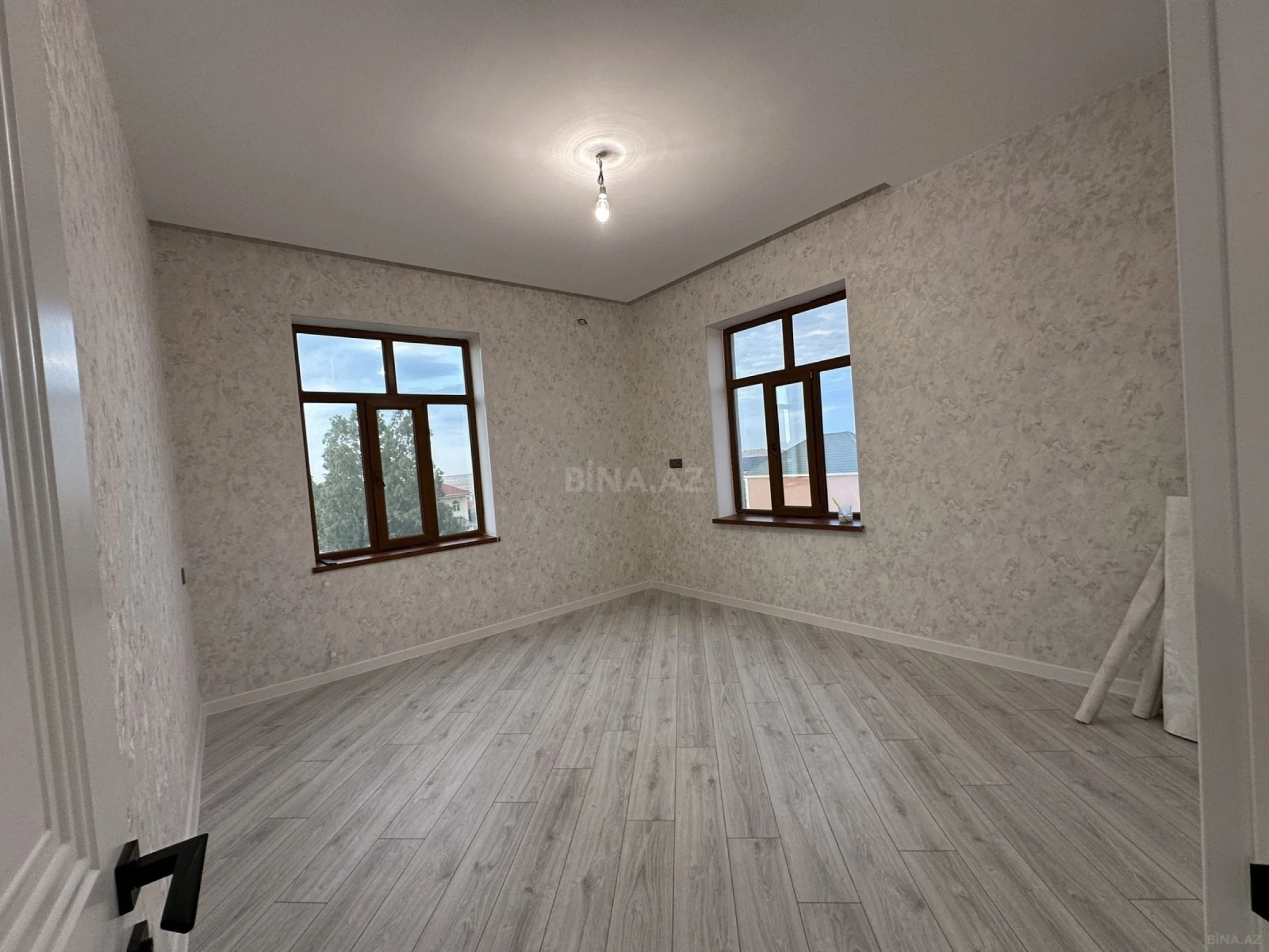 Satılır 8 otaqlı həyət evi 354 m²