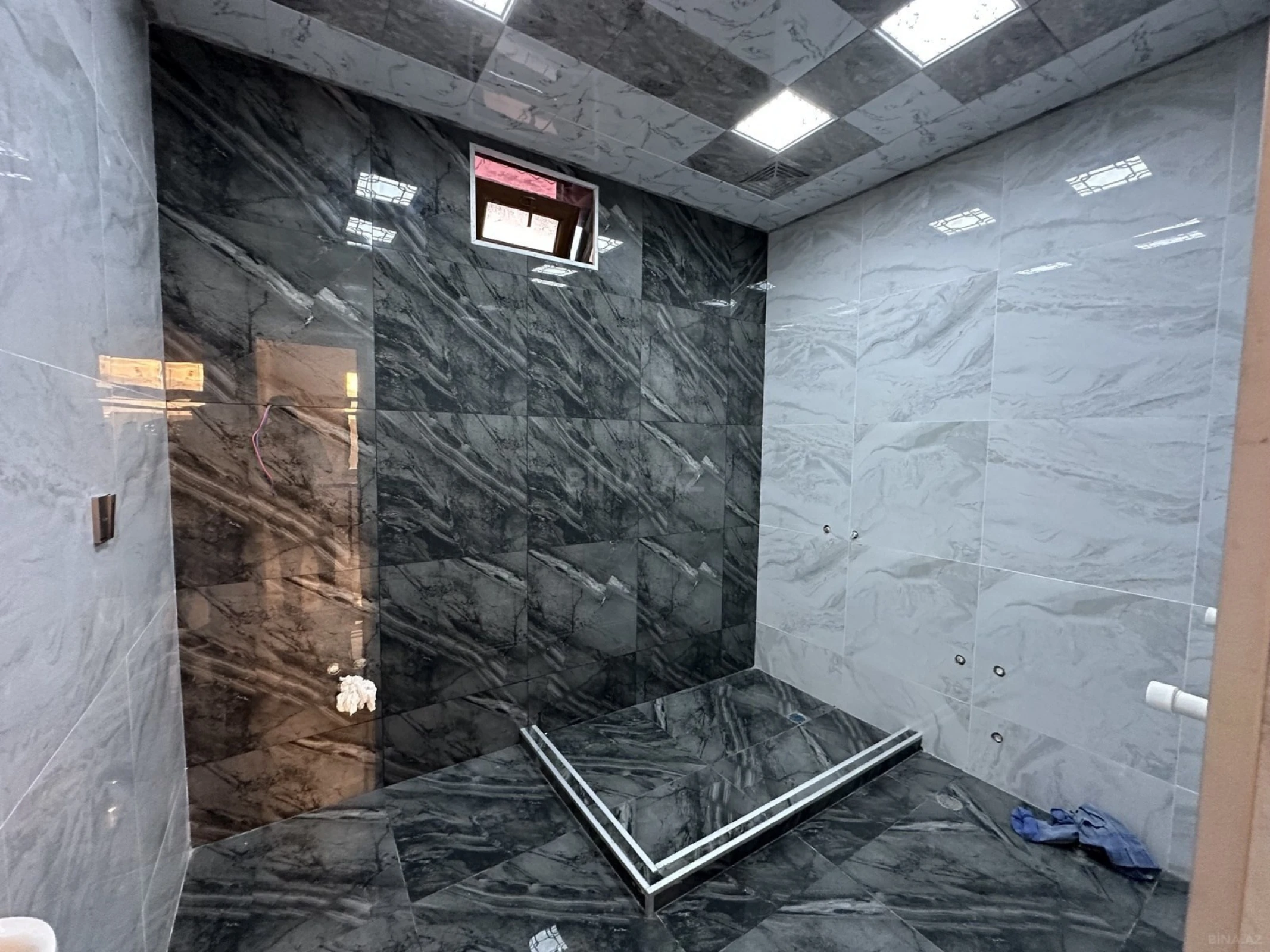 Satılır 8 otaqlı həyət evi 354 m²