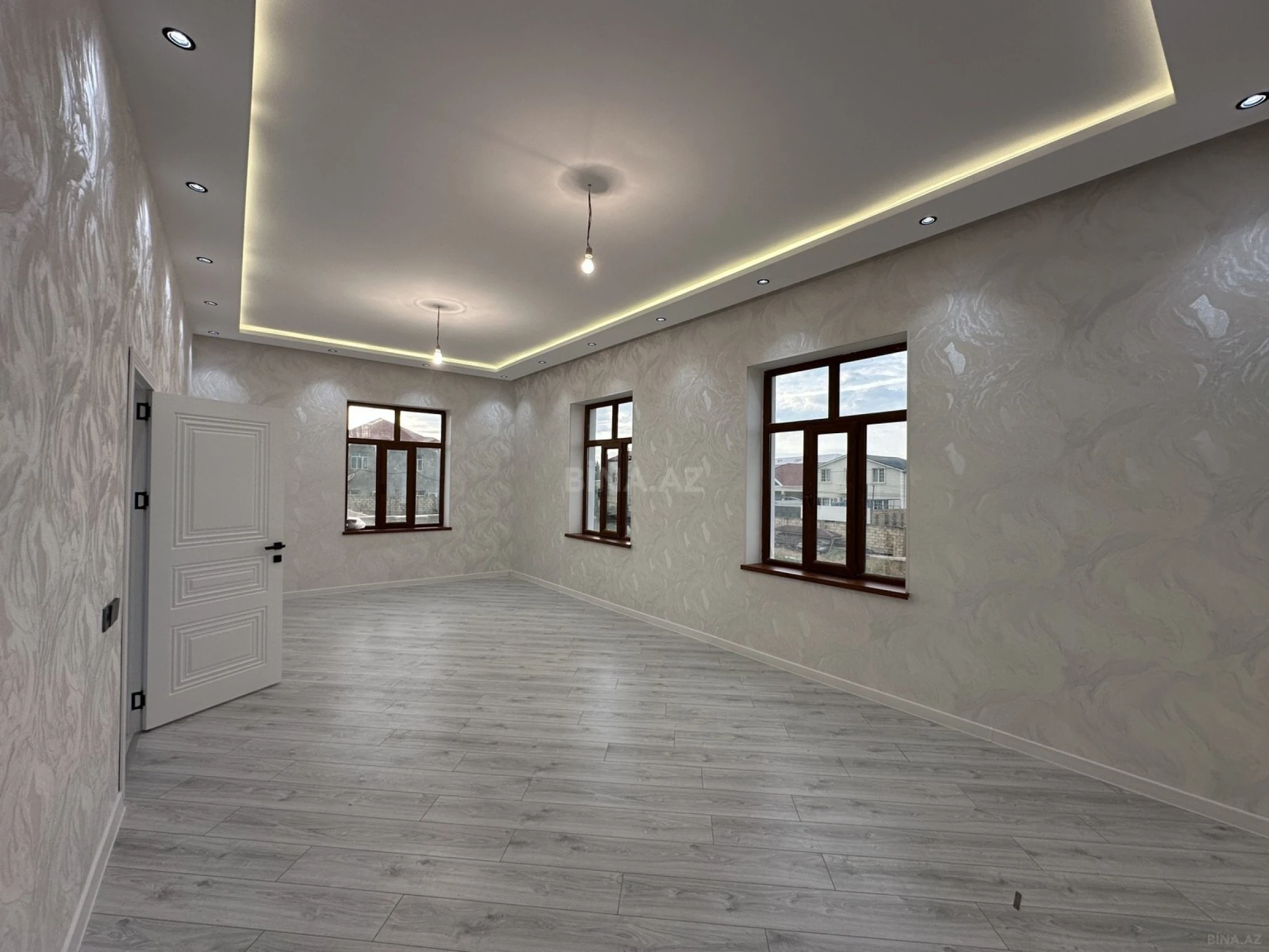 Satılır 8 otaqlı həyət evi 354 m²