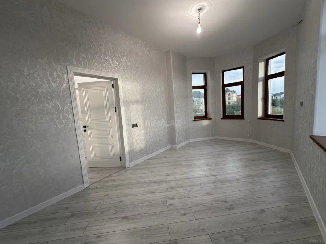 Satılır 8 otaqlı həyət evi 354 m²