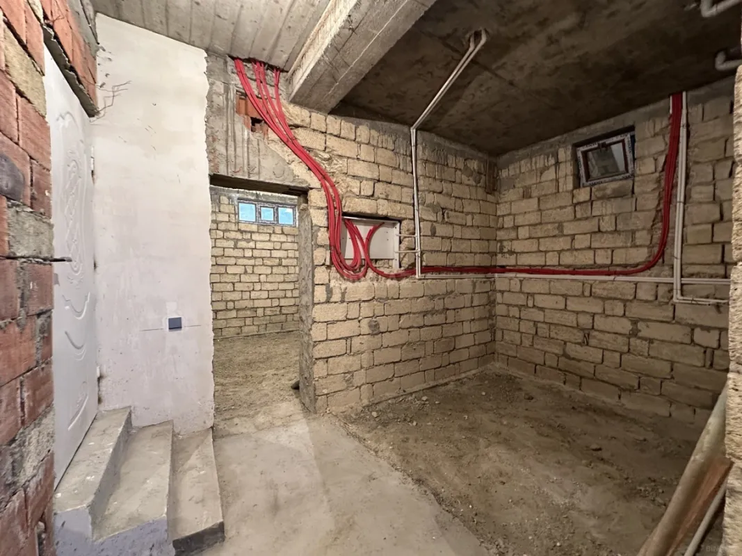 Satılır 8 otaqlı həyət evi 354 m²