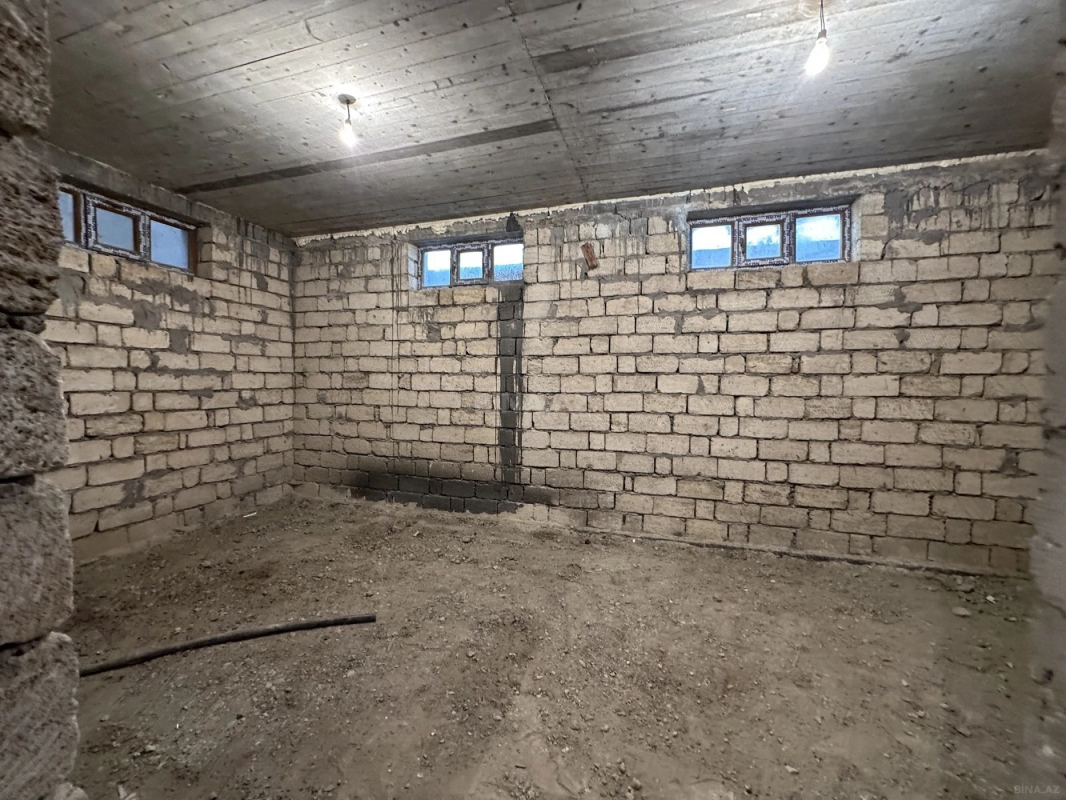 Satılır 8 otaqlı həyət evi 354 m²