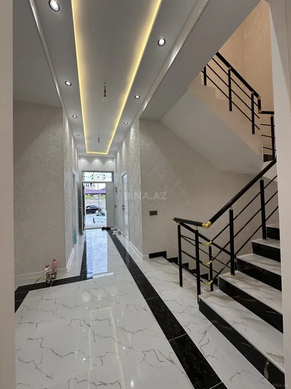 Satılır 8 otaqlı həyət evi 354 m²