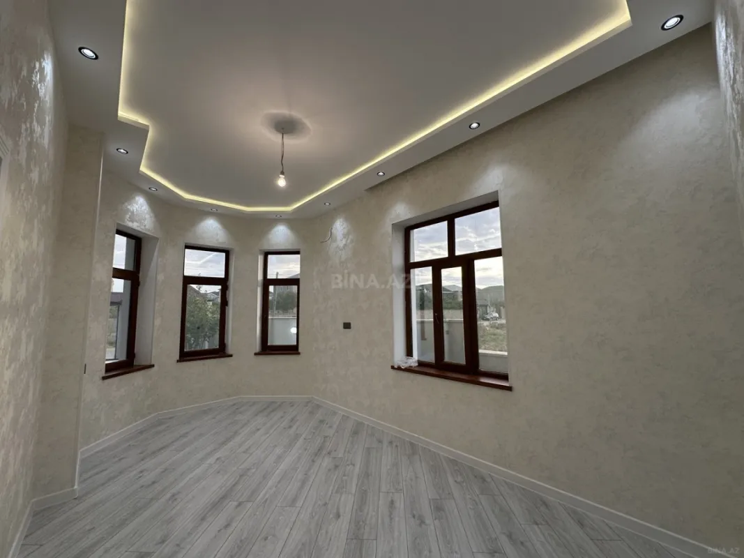 Satılır 8 otaqlı həyət evi 354 m²