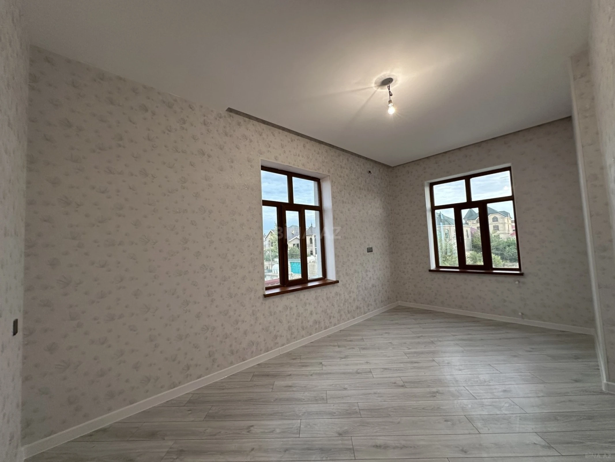 Satılır 8 otaqlı həyət evi 354 m²