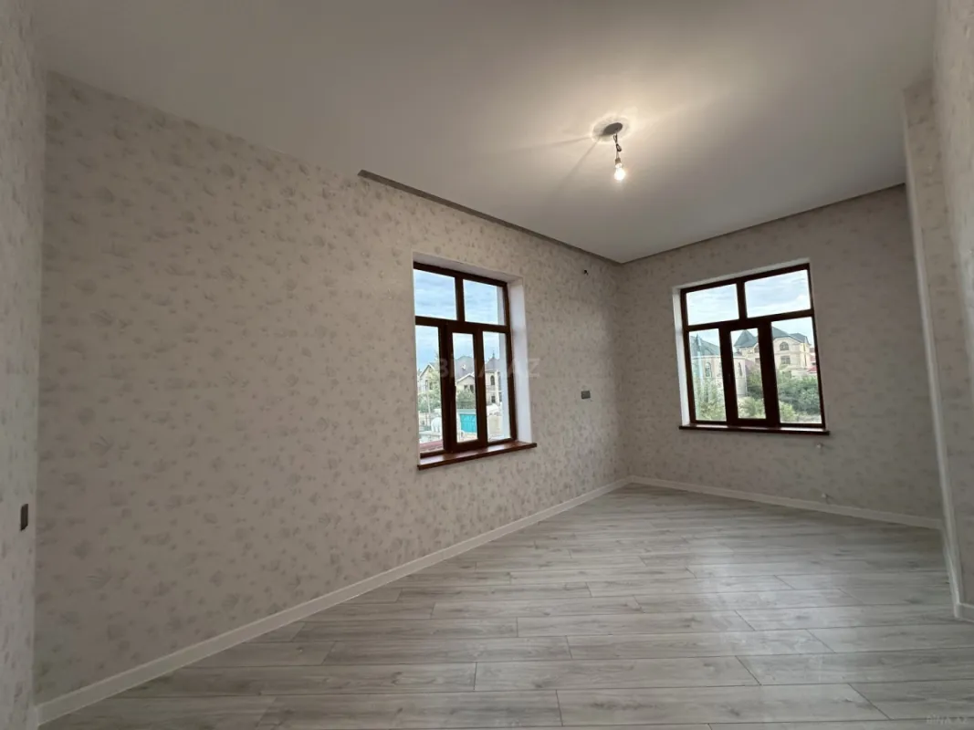 Satılır 8 otaqlı həyət evi 354 m²
