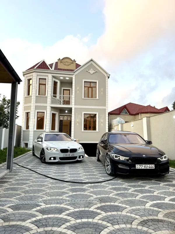 Satılır 8 otaqlı həyət evi 354 m²