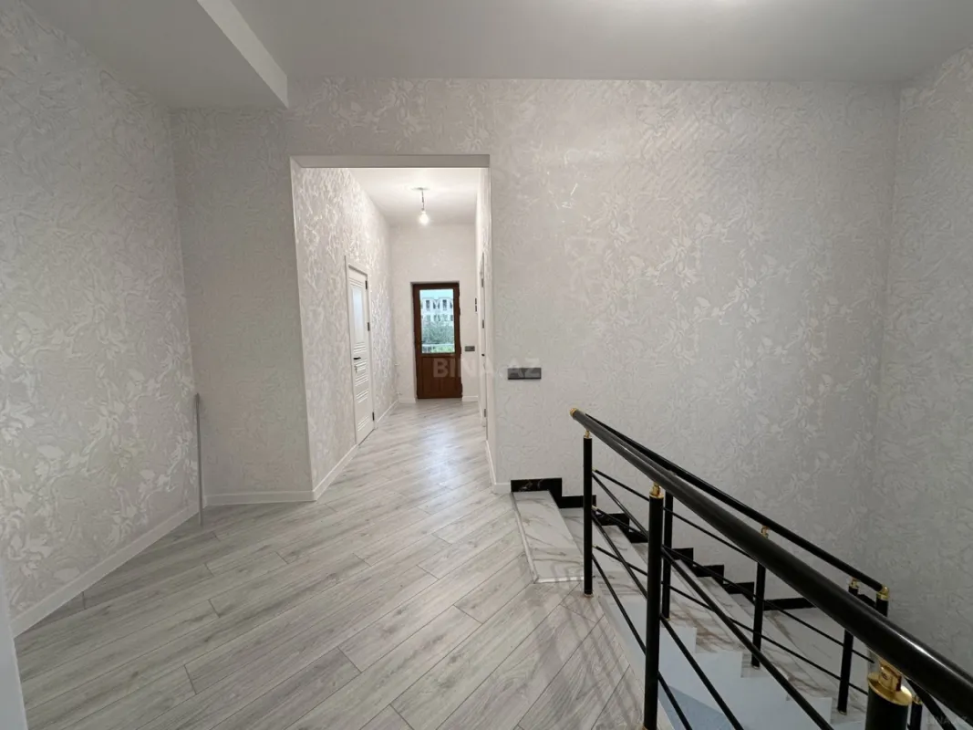Satılır 8 otaqlı həyət evi 354 m²